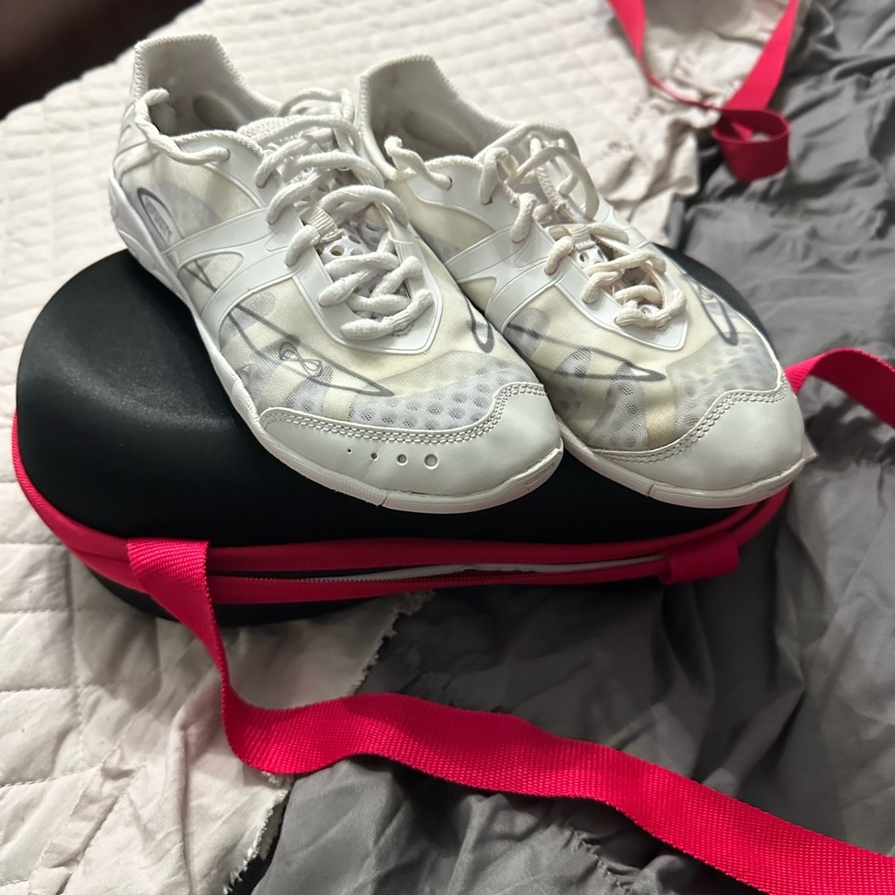nfinity vengeance cheer shoes